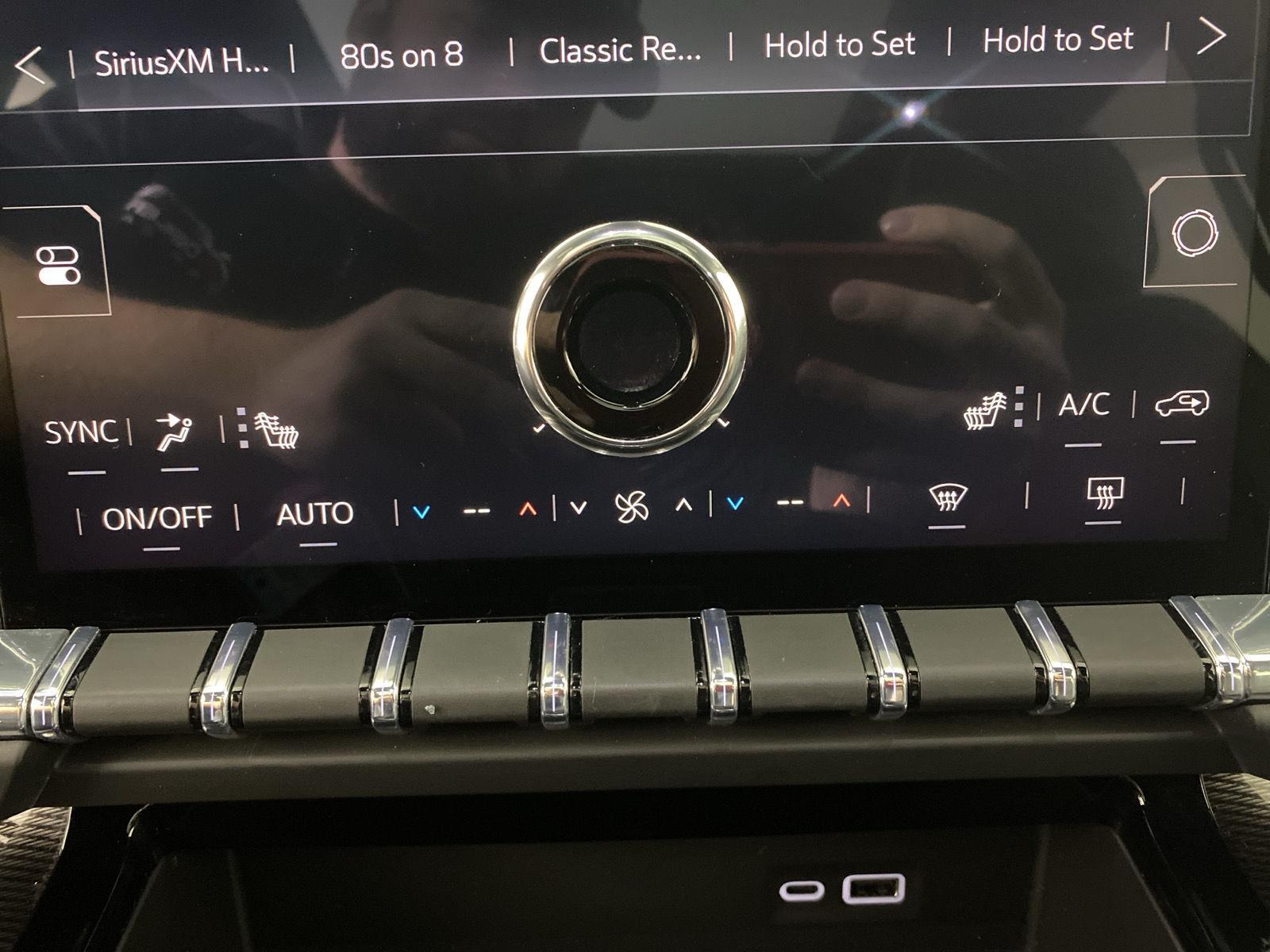 Used 2025 Onyx Black GMC Elevation image 28