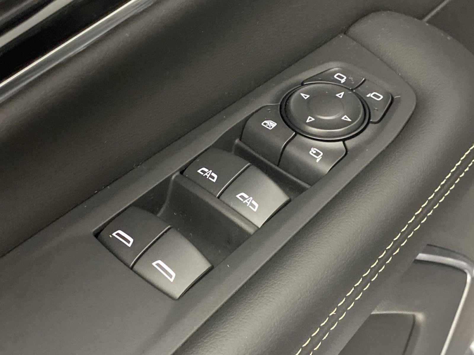 Used 2025 Onyx Black GMC Elevation image 32