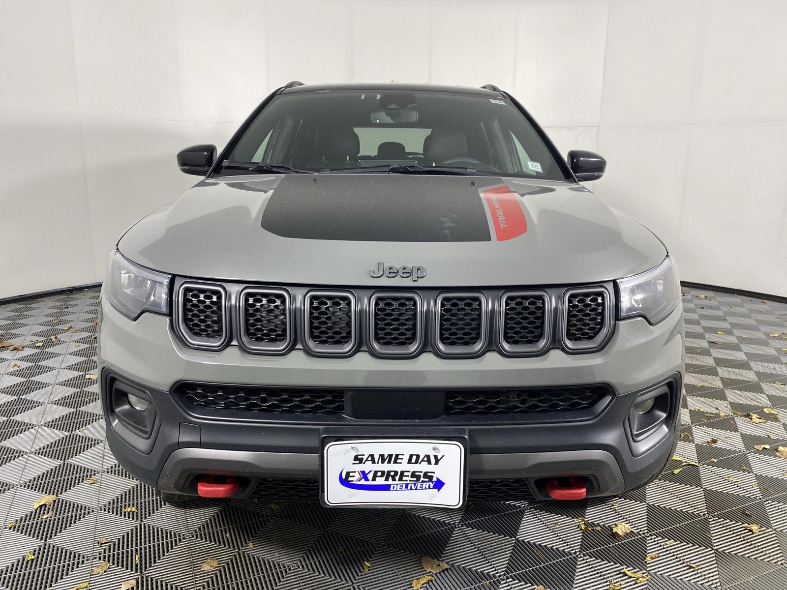 Certified Used 2023 Sting-Gray Clearcoat Jeep Trailhawk image 7