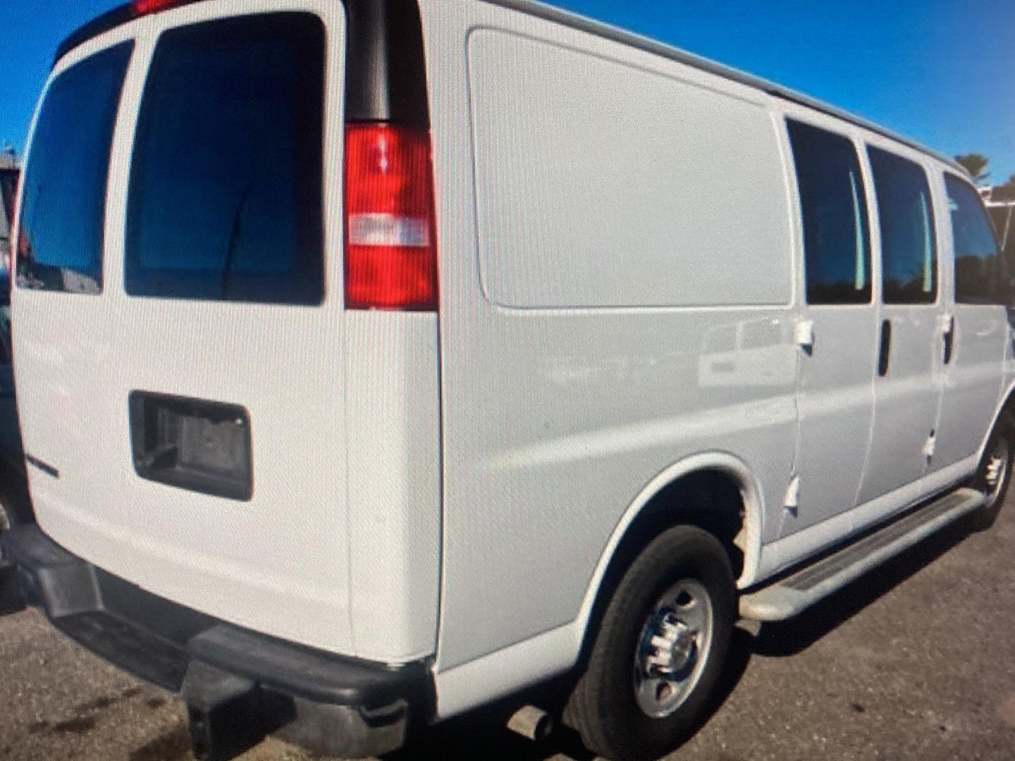 Used 2025 Summit White Chevrolet Cargo Van image 3
