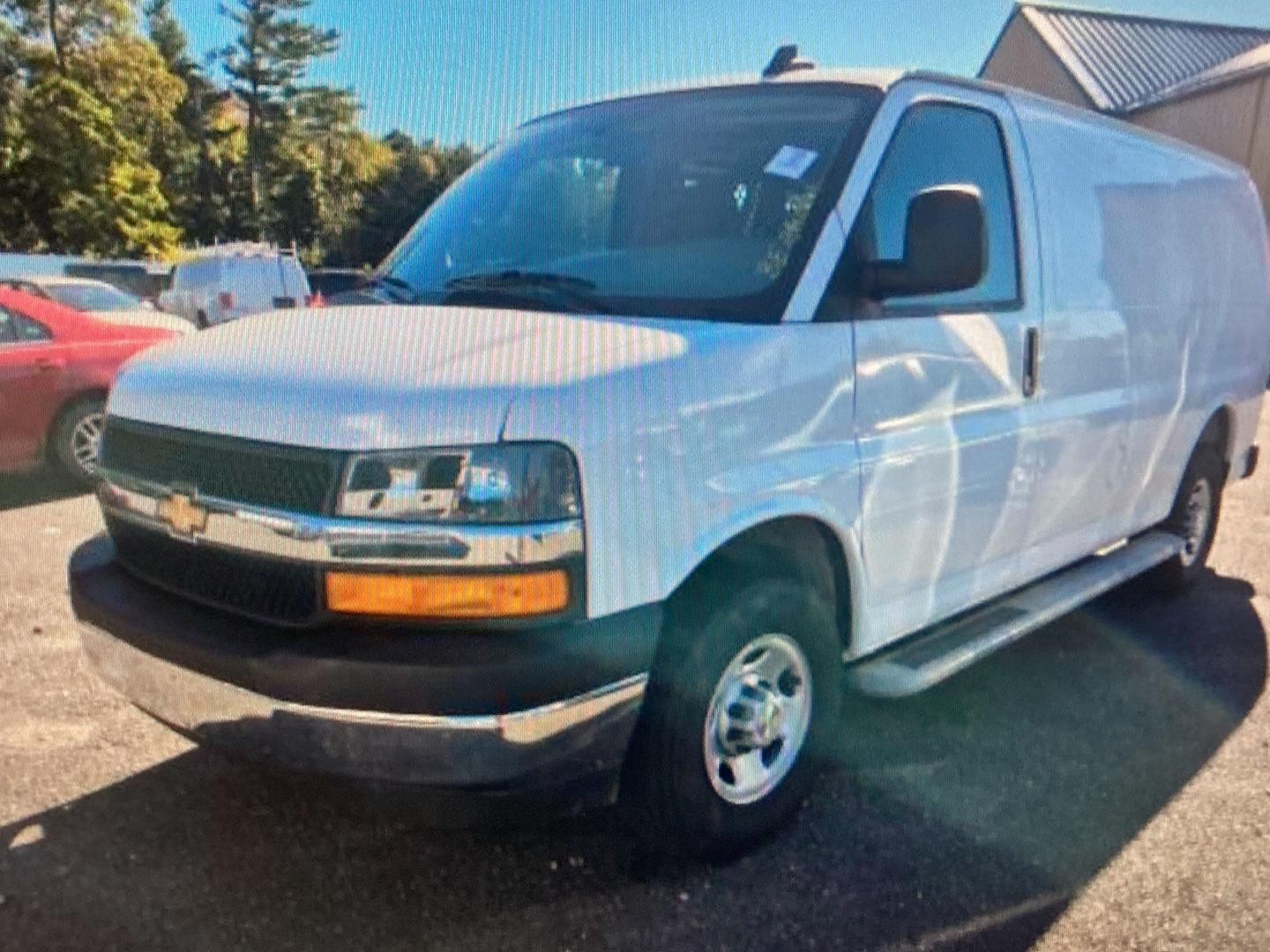 Used 2025 Summit White Chevrolet Cargo Van image 4
