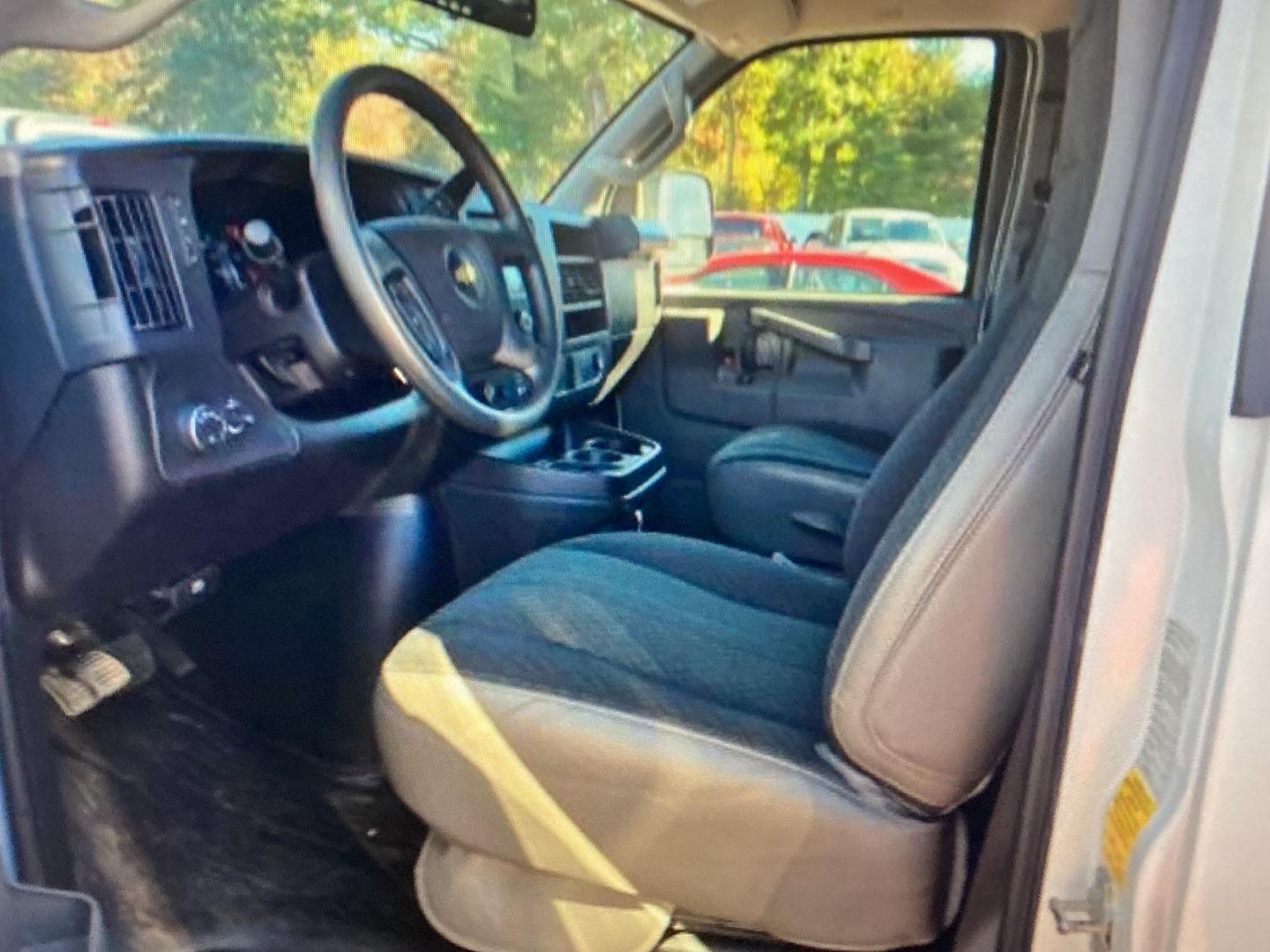 Used 2025 Summit White Chevrolet Cargo Van image 5