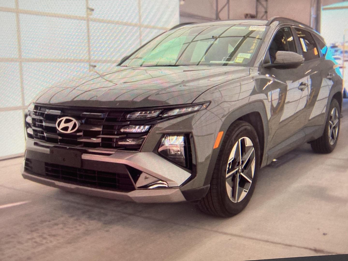 Used 2026 Hampton Gray Hyundai SEL image 4