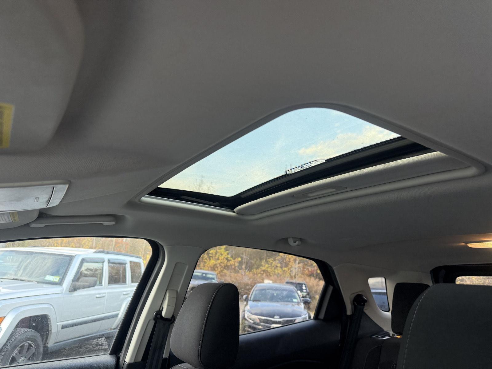 Used 2018 Shadow Black Ford SE image 2