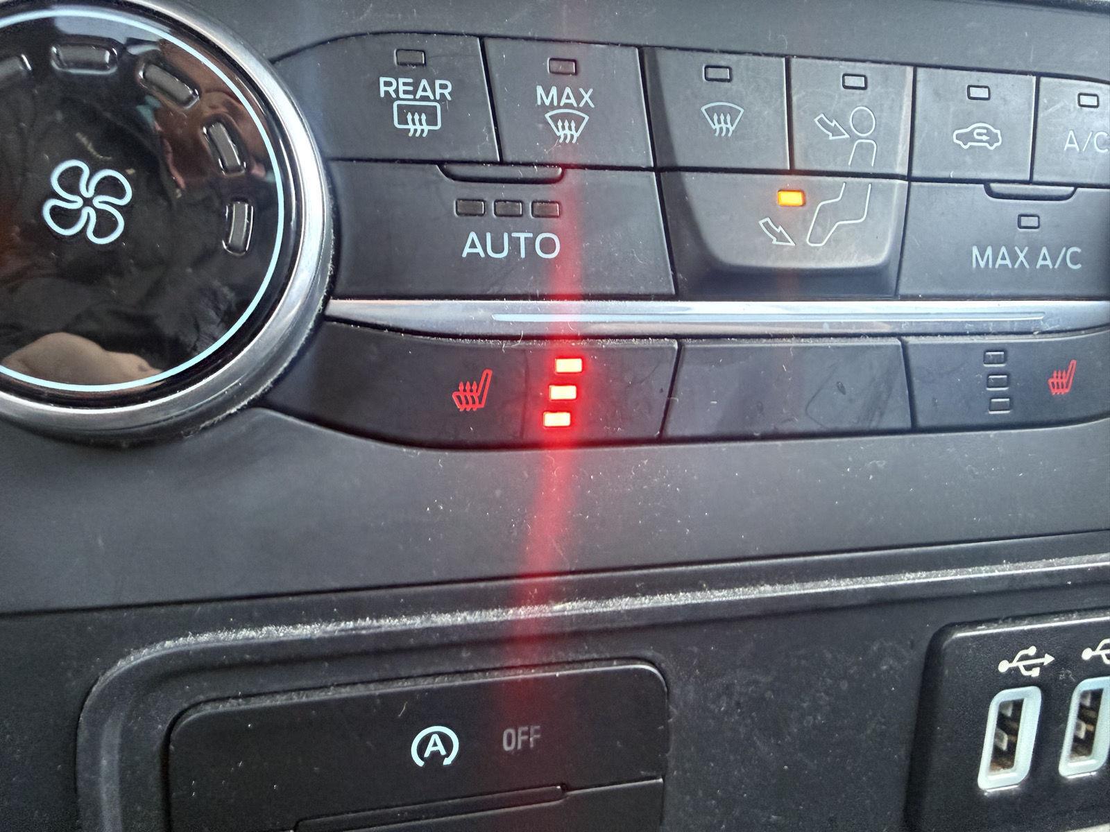 Used 2018 Shadow Black Ford SE image 6