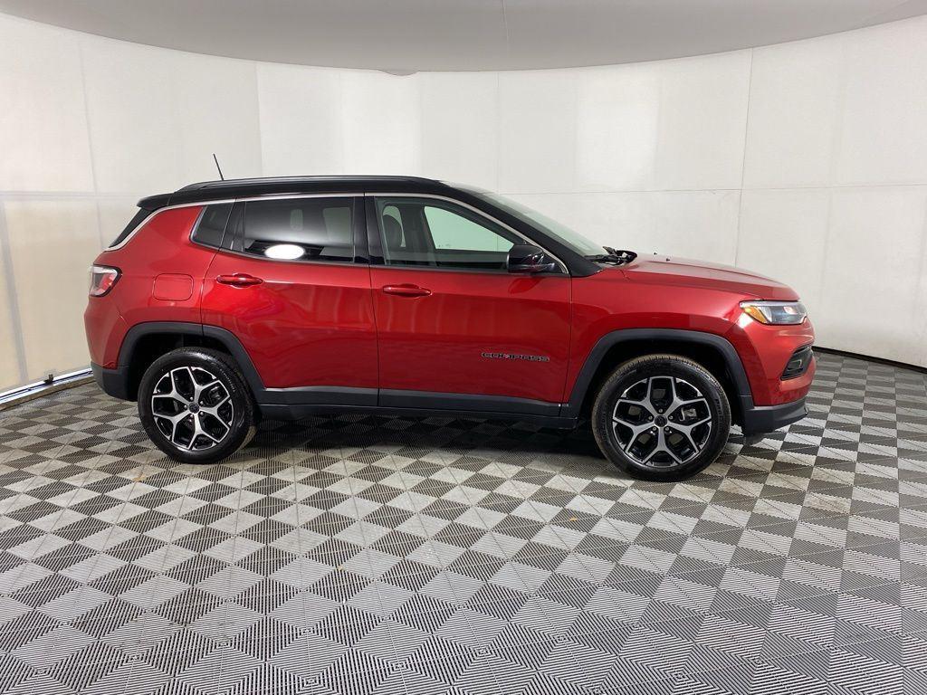 Used 2025 Red Hot Pearlcoat Jeep Limited image 10