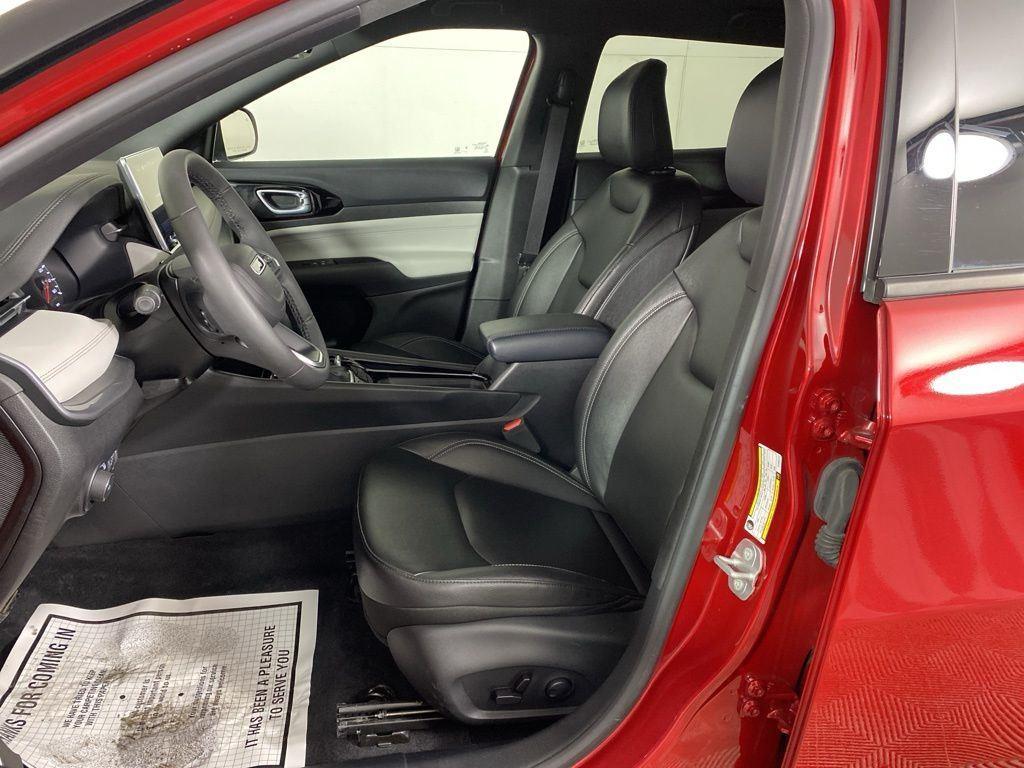 Used 2025 Red Hot Pearlcoat Jeep Limited image 13