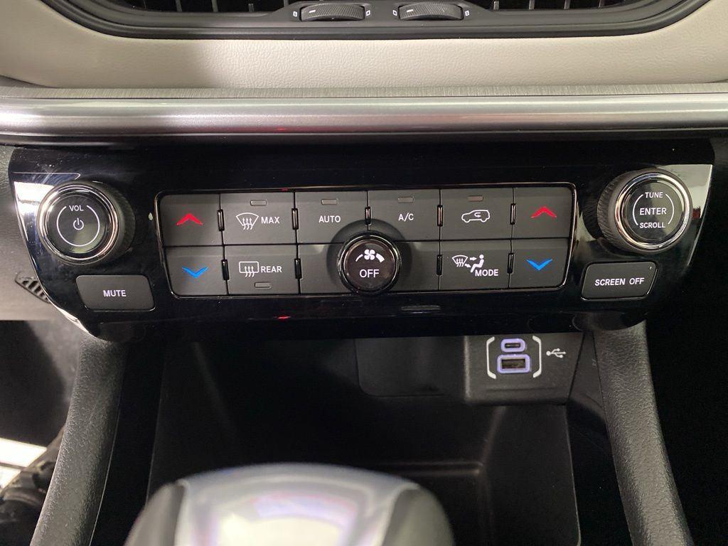 Used 2025 Red Hot Pearlcoat Jeep Limited image 20