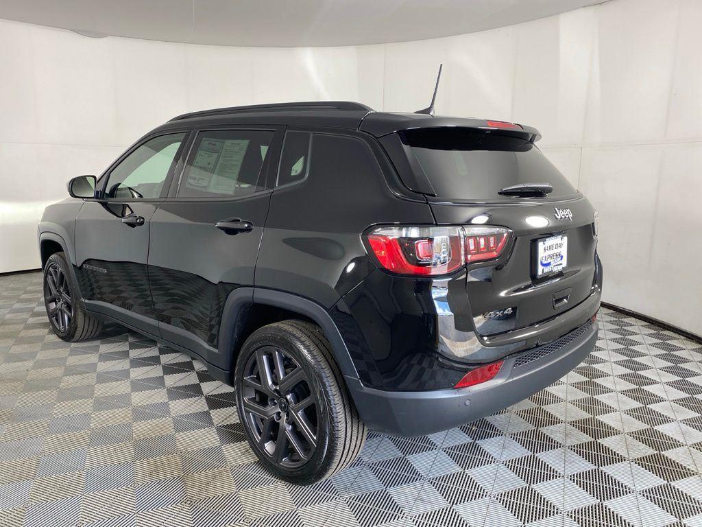 Used 2026 Diamond Black Crystal Pearlcoa Jeep Limited image 6