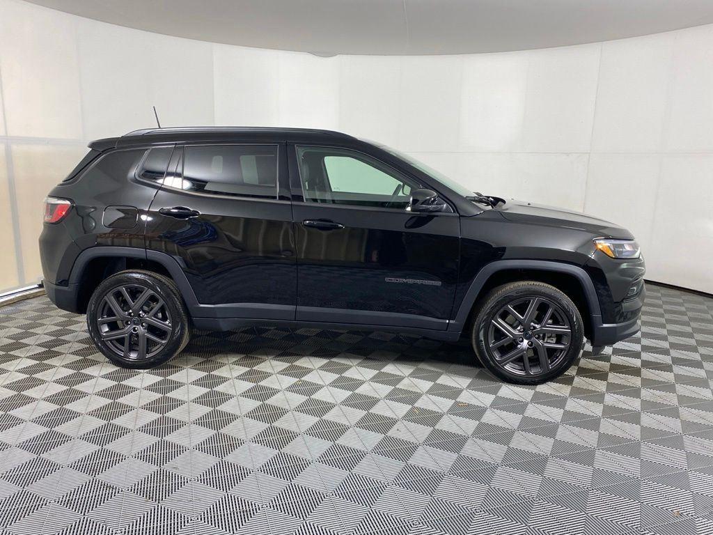 Used 2026 Diamond Black Crystal Pearlcoa Jeep Limited image 11