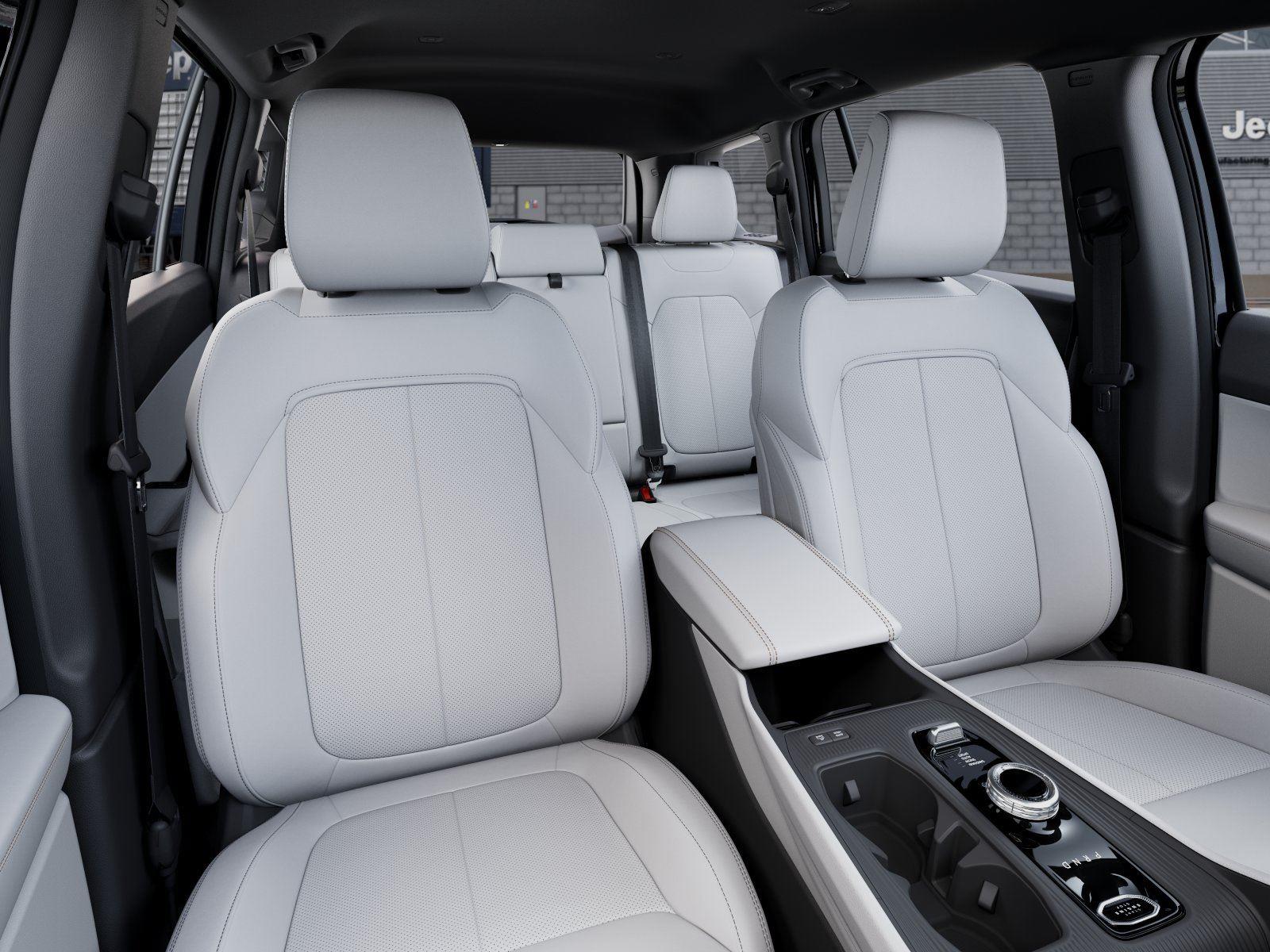 New 2026 Diamond Black Crystal Pearl-Coat Exterior Paint Jeep Limited image 16
