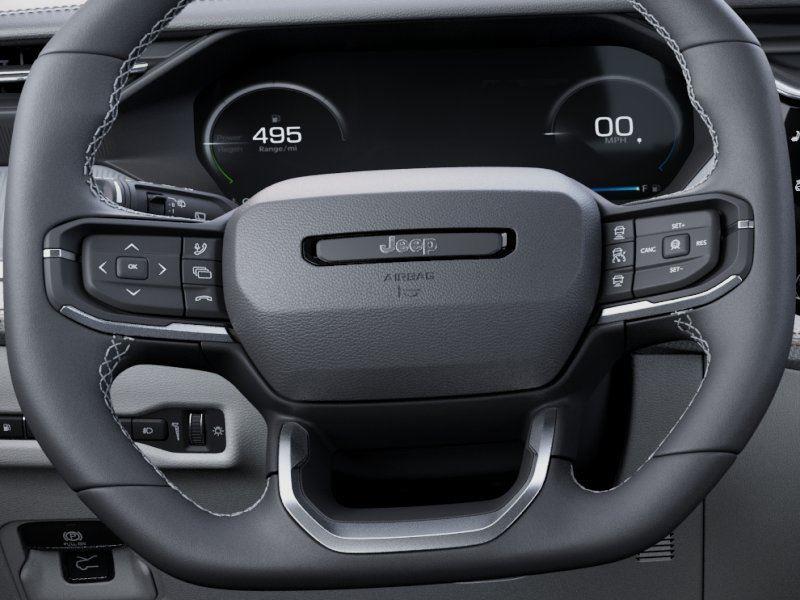 New 2026 Diamond Black Crystal Pearl-Coat Exterior Paint Jeep Limited image 19