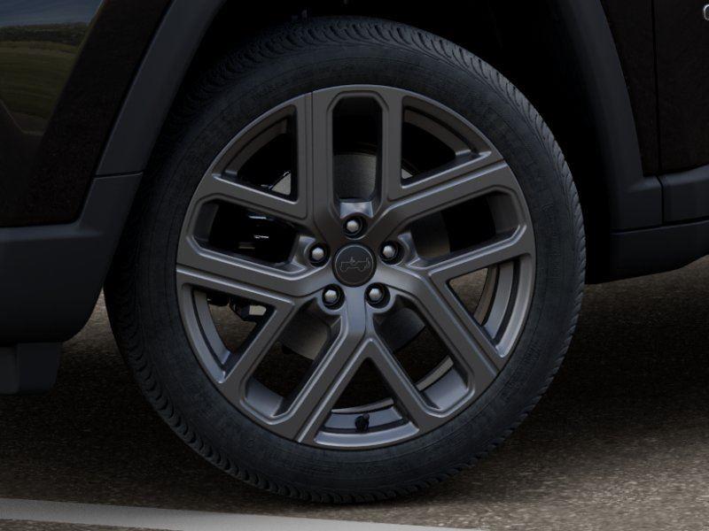 New 2026 Diamond Black Crystal Pearl-Coat Exterior Paint Jeep Limited image 8