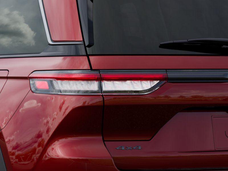 New 2026 Velvet Red Pearl-Coat Exterior Paint Jeep Laredo Altitude image 9