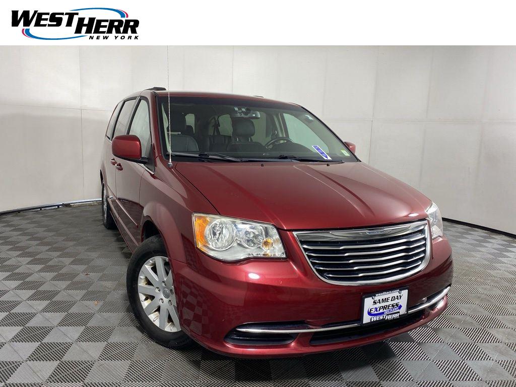  2015 Chrysler Town & Country LX FWD   