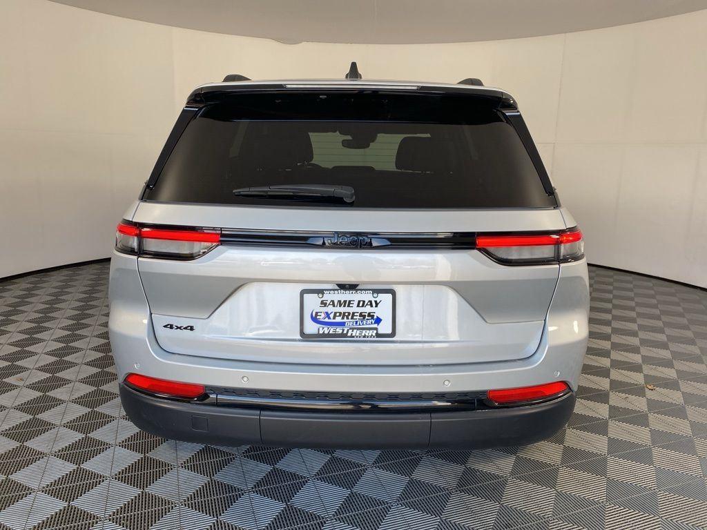 Used 2024 Silver Zynith Jeep Altitude X image 18