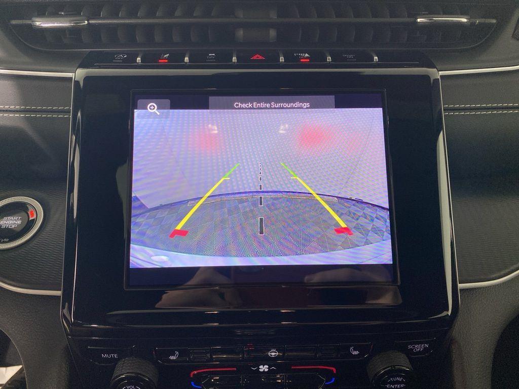 Used 2024 Silver Zynith Jeep Altitude X image 19