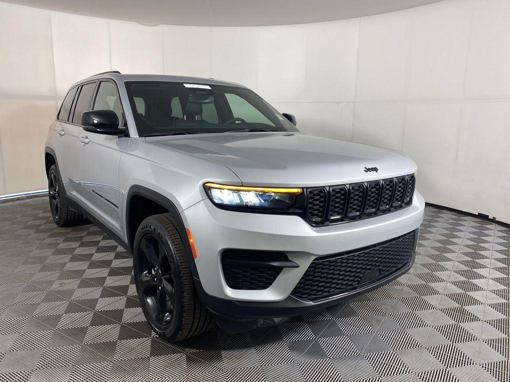 Used 2024 Silver Zynith Jeep Altitude X image 20