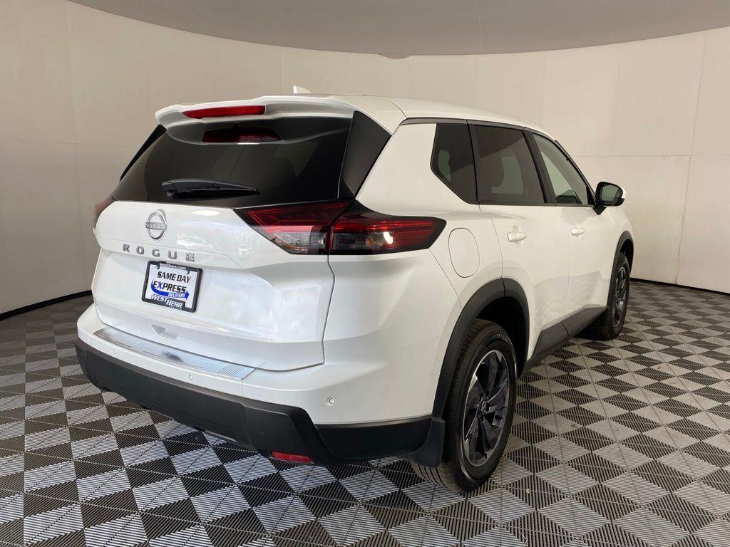 Used 2025 White Pearl Nissan SV image 3