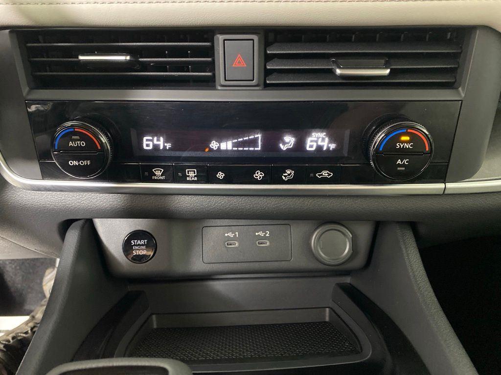 Used 2025 White Pearl Nissan SV image 16
