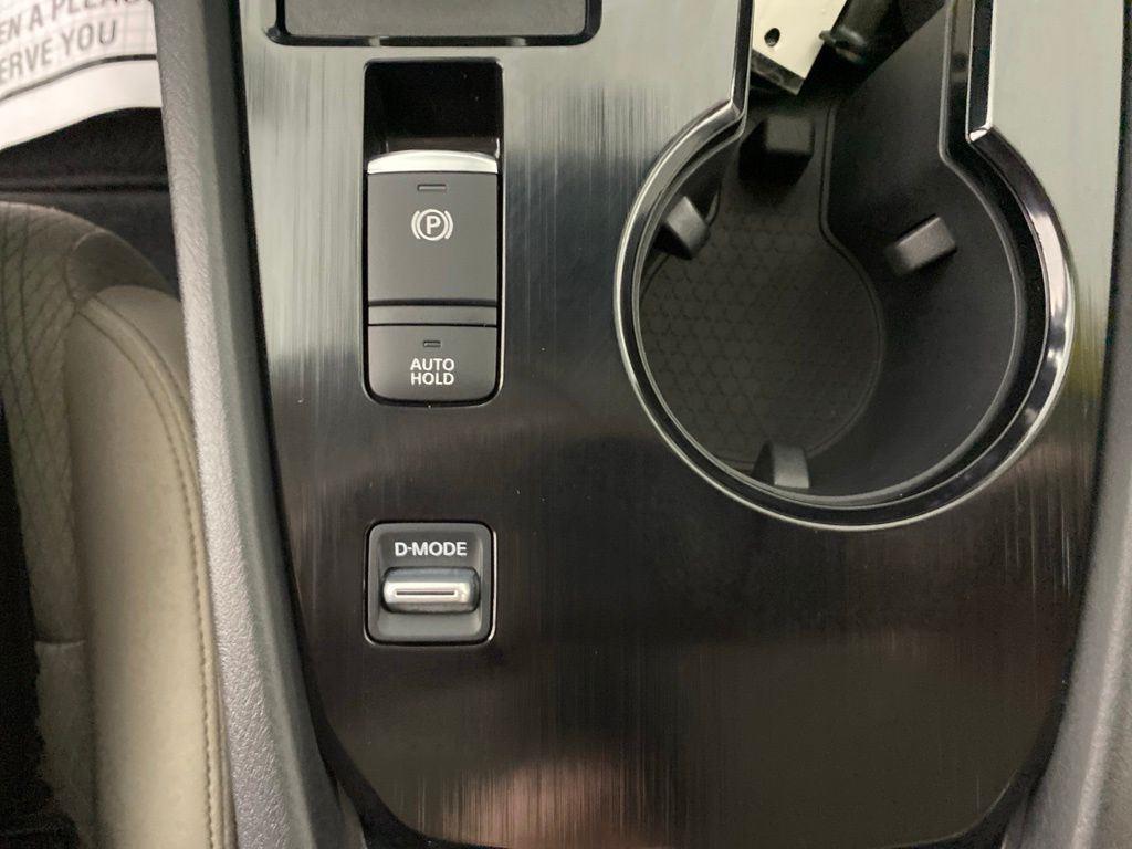 Used 2025 White Pearl Nissan SV image 17