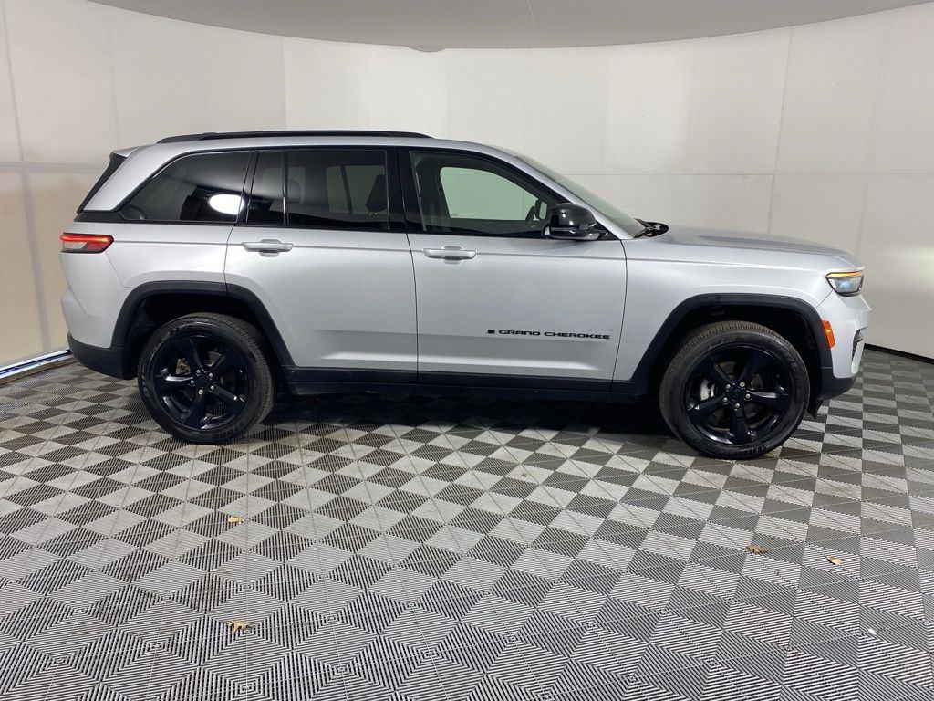 Used 2024 Silver Zynith Jeep Altitude X image 4