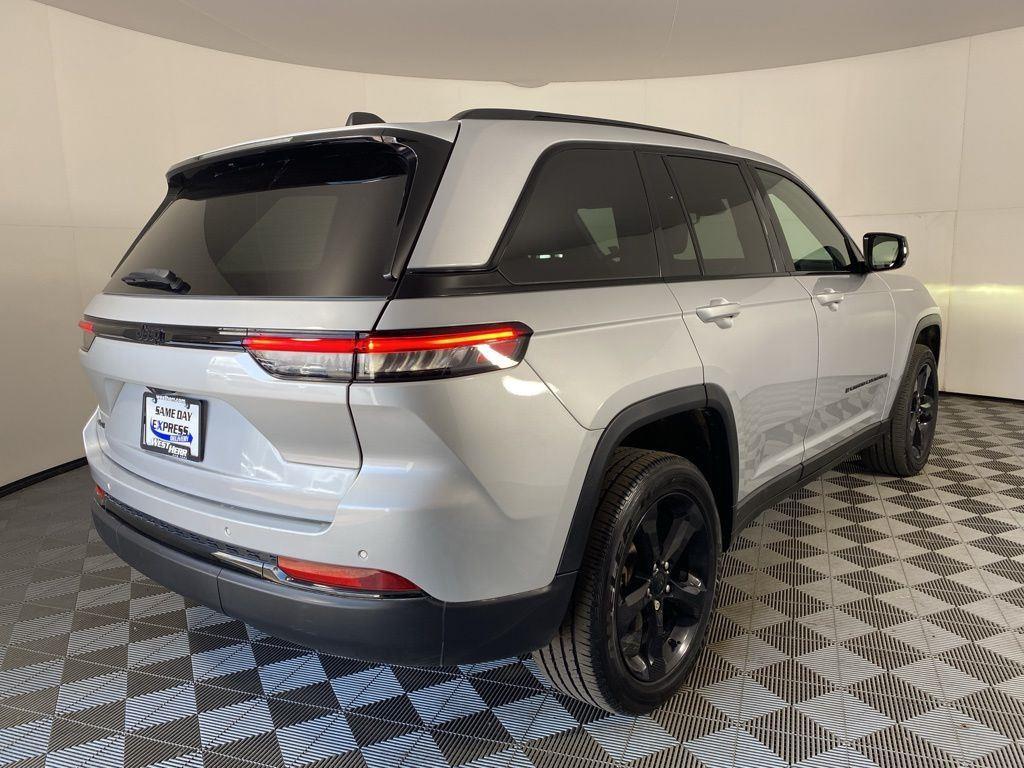Used 2024 Silver Zynith Jeep Altitude X image 6