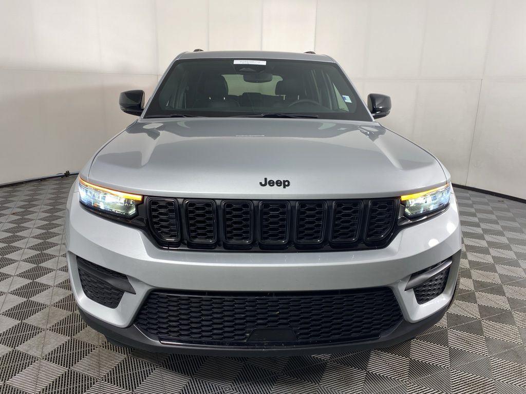 Used 2024 Silver Zynith Jeep Altitude X image 9