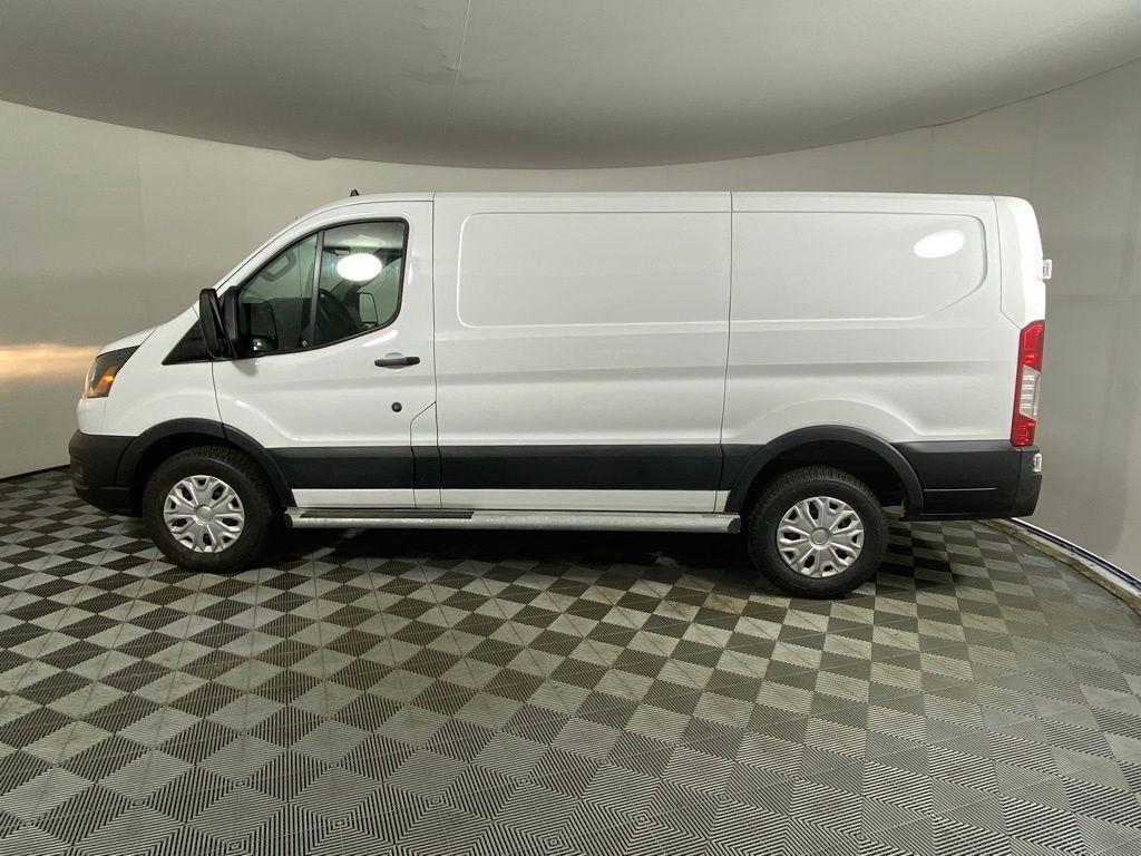 Used 2025 Oxford White Ford Base image 9