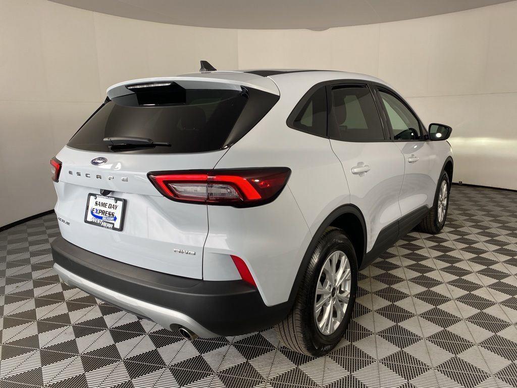 Used 2025 Silver Metallic Ford Active image 4