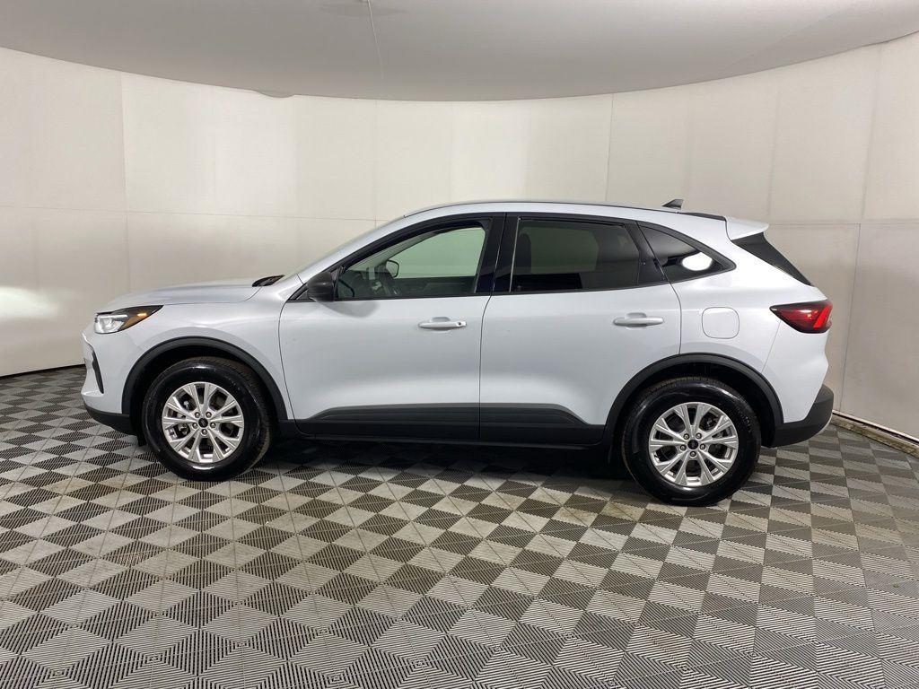 Used 2025 Silver Metallic Ford Active image 6