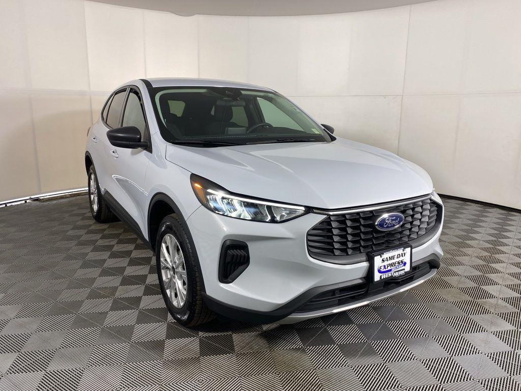 Used 2025 Silver Metallic Ford Active image 9
