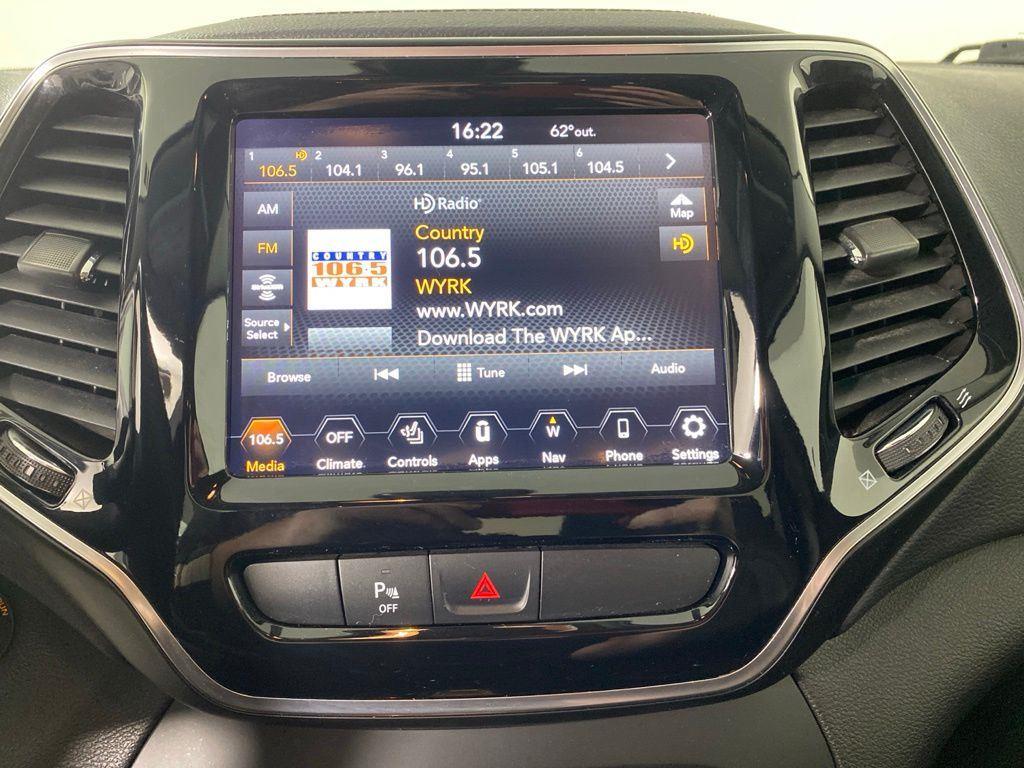 Used 2019 Bright White Clearcoat Jeep Limited image 23