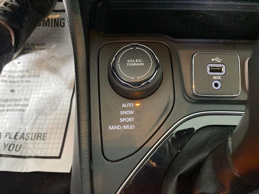 Used 2019 Bright White Clearcoat Jeep Limited image 26