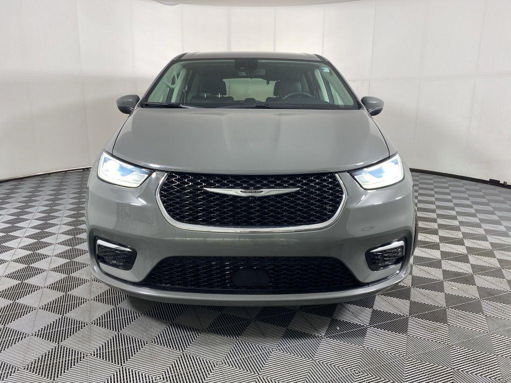 Used 2023 Gray Clearcoat Chrysler Touring L image 9