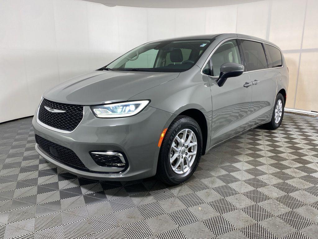 Used 2023 Gray Clearcoat Chrysler Touring L image 13