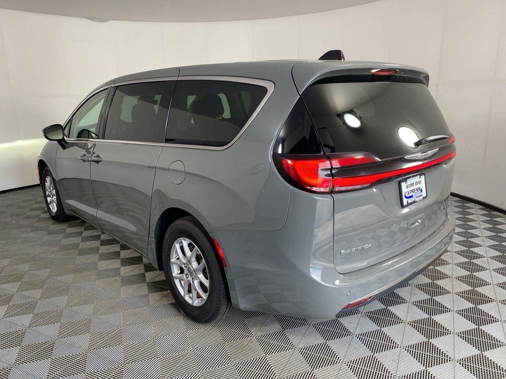 Used 2023 Gray Clearcoat Chrysler Touring L image 17