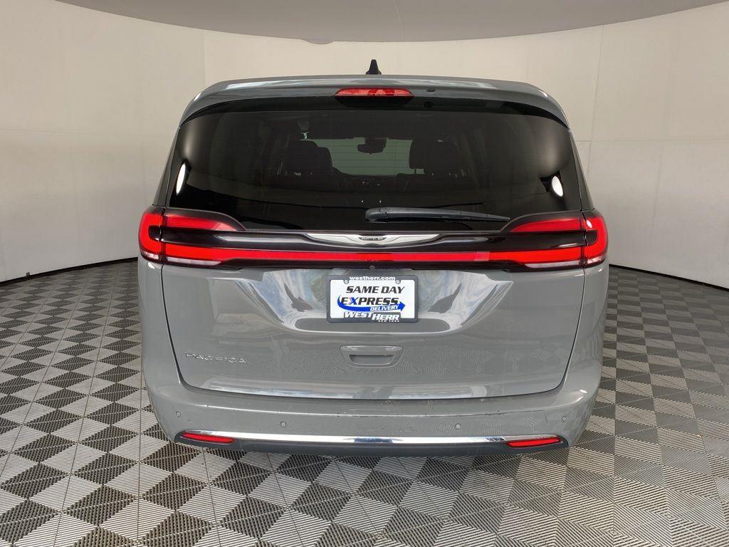Used 2023 Gray Clearcoat Chrysler Touring L image 19