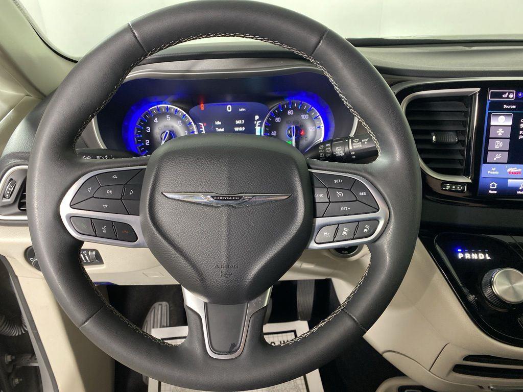 Used 2023 Gray Clearcoat Chrysler Touring L image 23