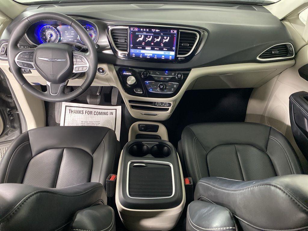 Used 2023 Gray Clearcoat Chrysler Touring L image 16