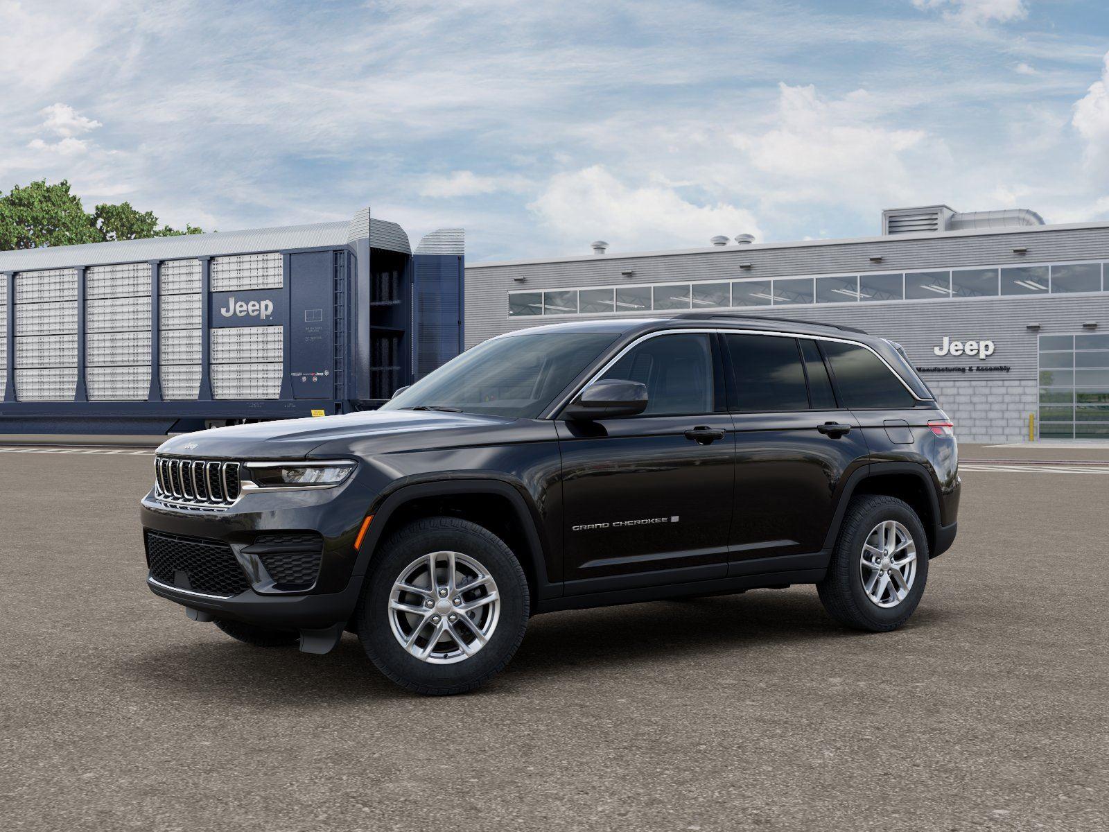 New 2026 Diamond Black Crystal Pearl-Coat Exterior Paint Jeep Laredo X image 2
