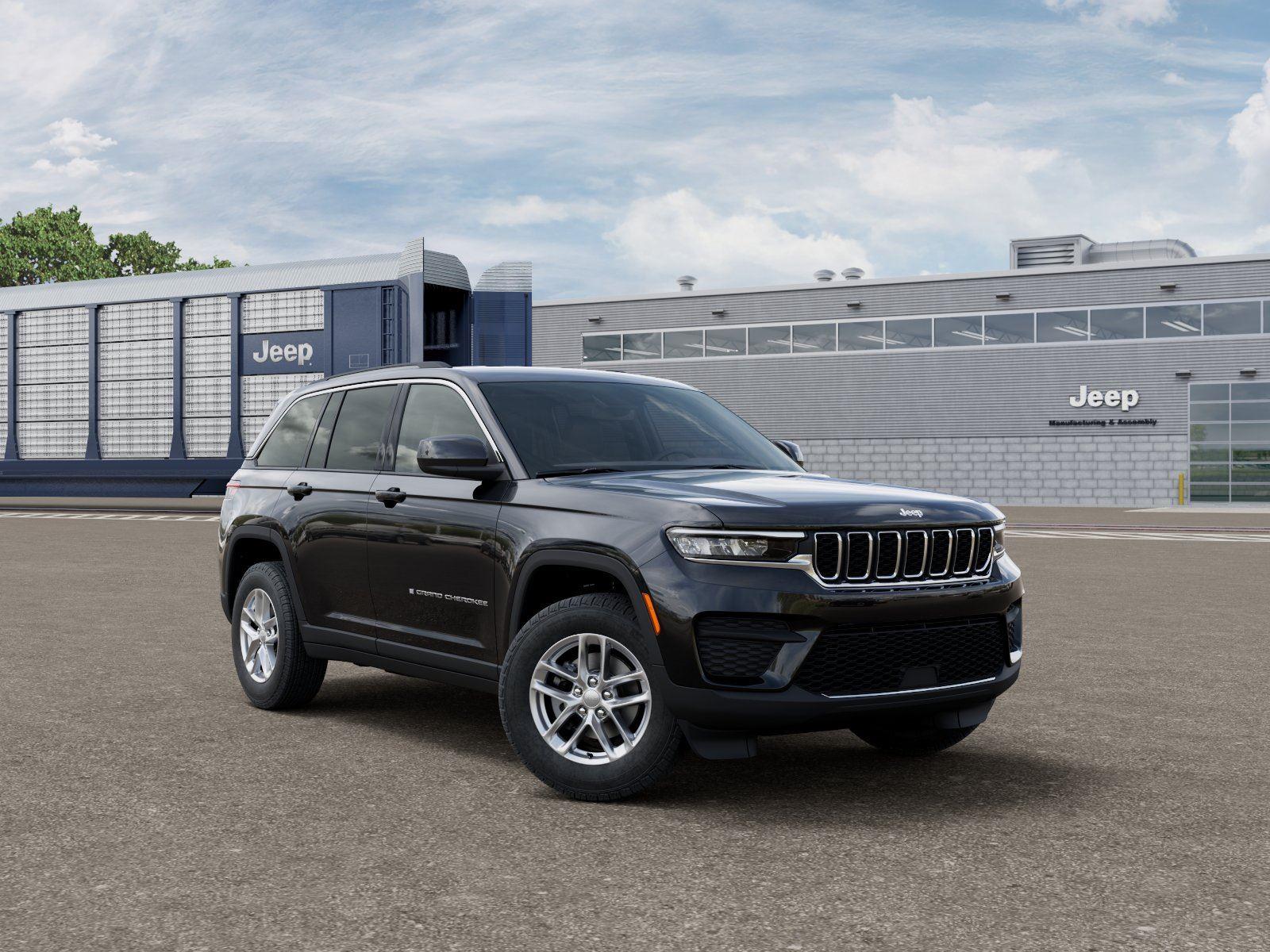 New 2026 Diamond Black Crystal Pearl-Coat Exterior Paint Jeep Laredo X image 5