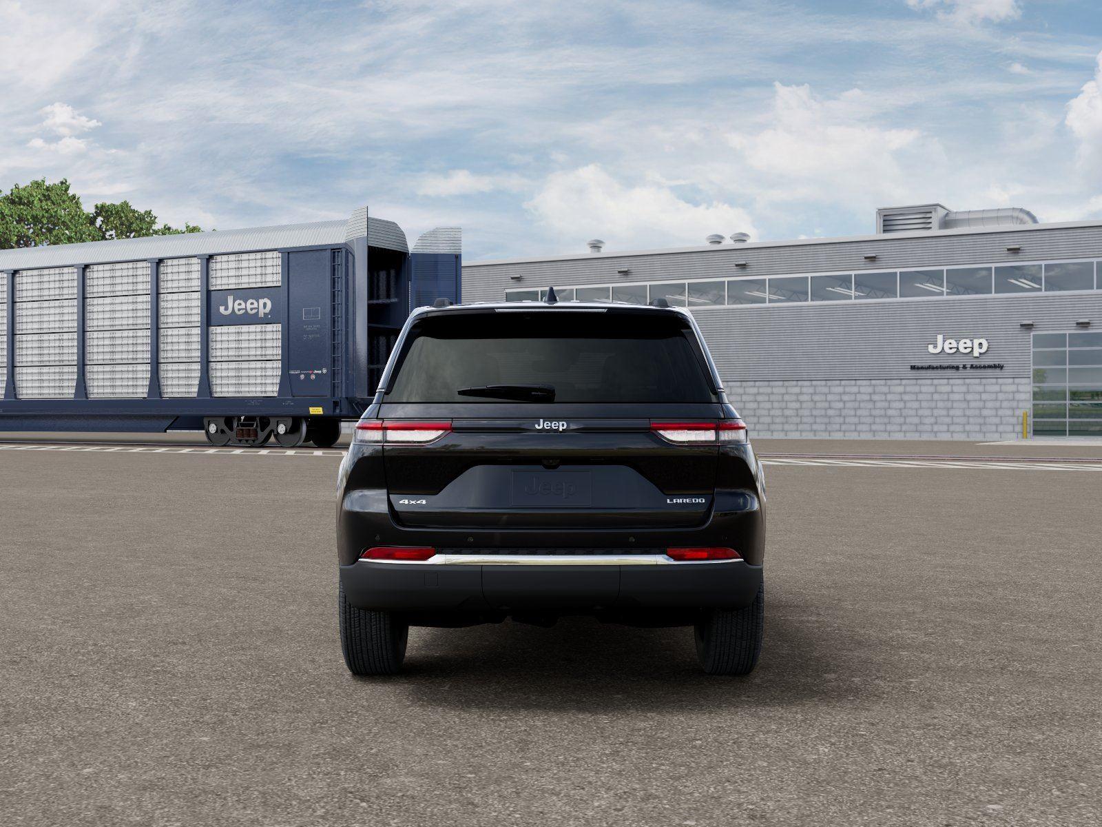 New 2026 Diamond Black Crystal Pearl-Coat Exterior Paint Jeep Laredo X image 7