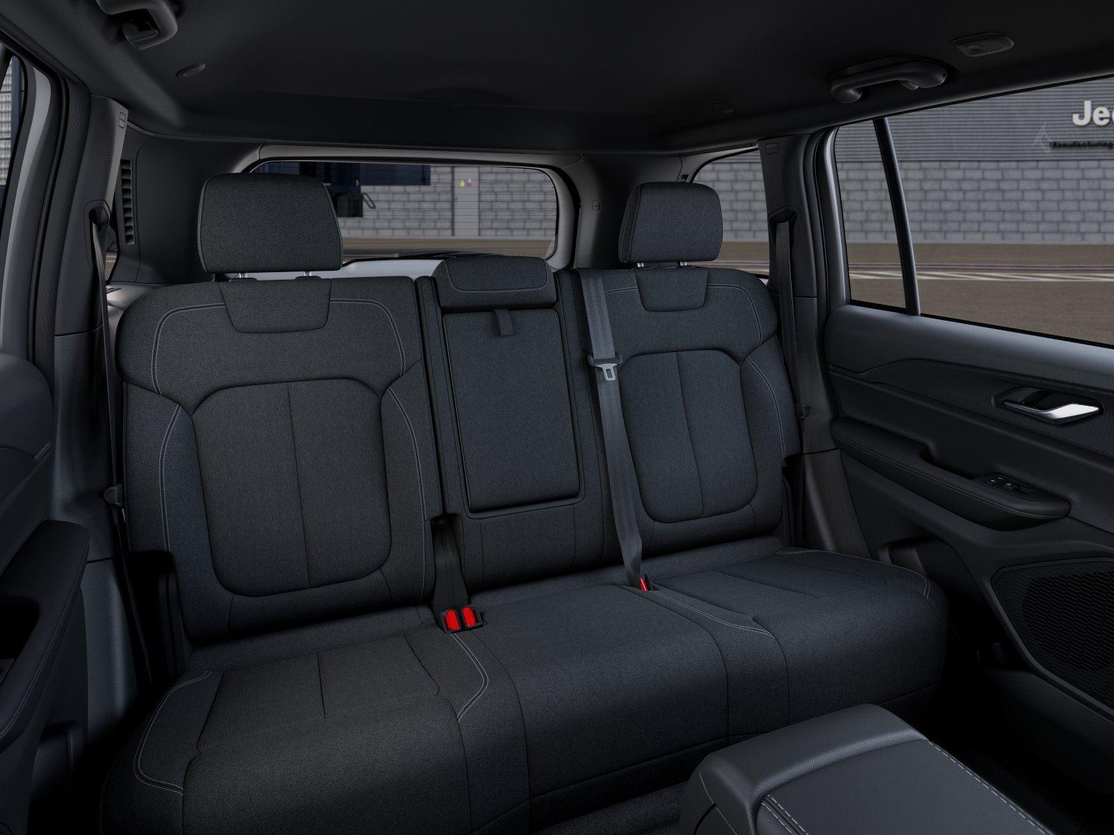 New 2026 Diamond Black Crystal Pearl-Coat Exterior Paint Jeep Laredo X image 15