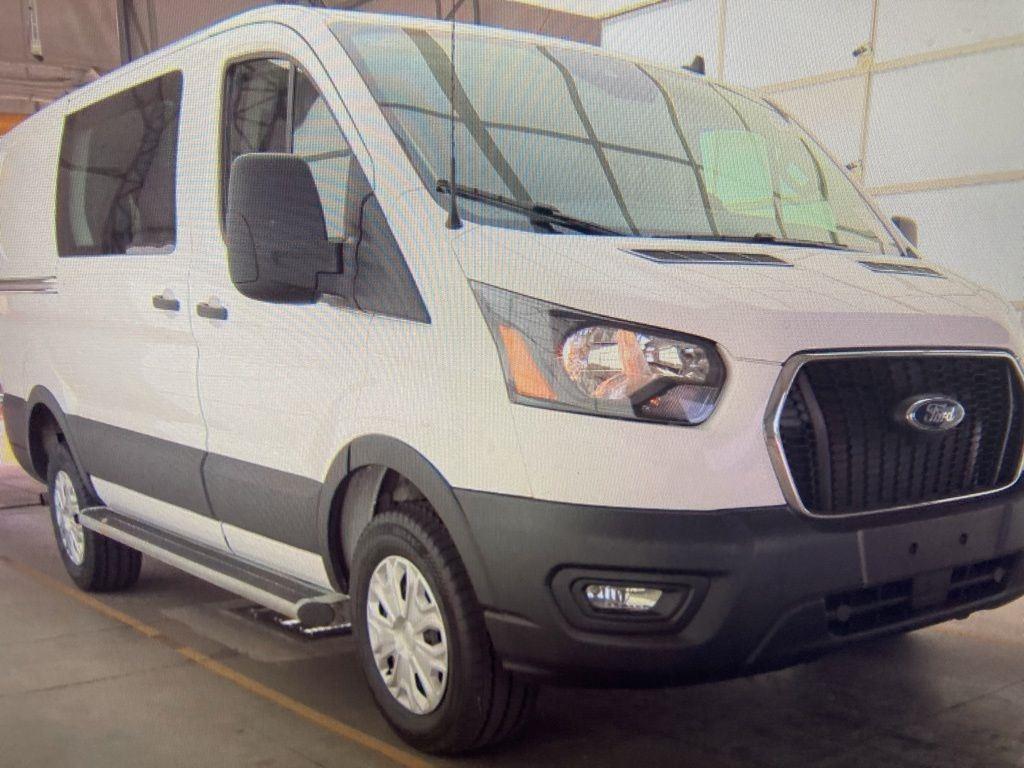 Used 2025 Oxford White Ford Base image 4