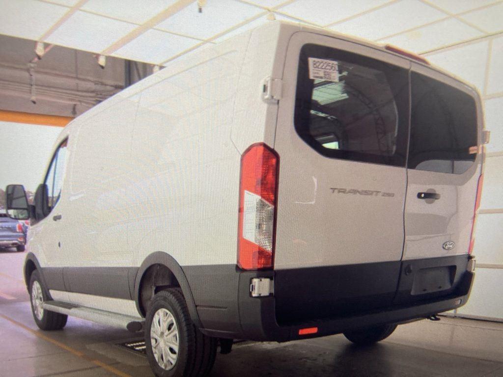 Used 2025 Oxford White Ford Base image 5