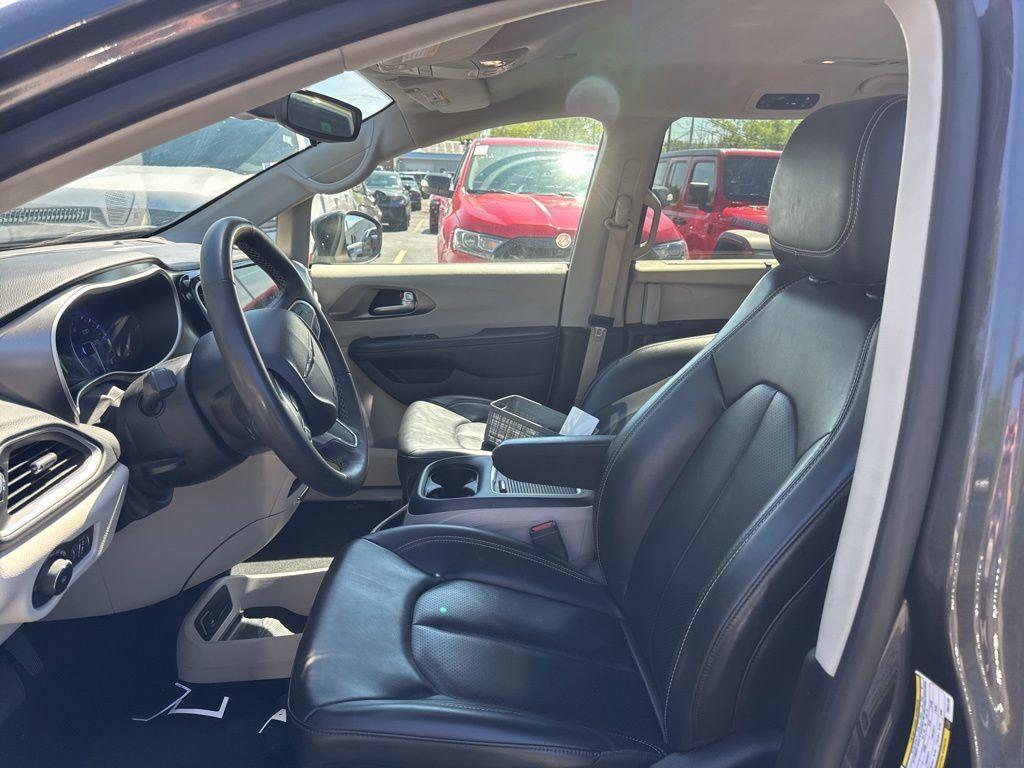 Used 2023 Crystal Metallic Chrysler Touring L image 2