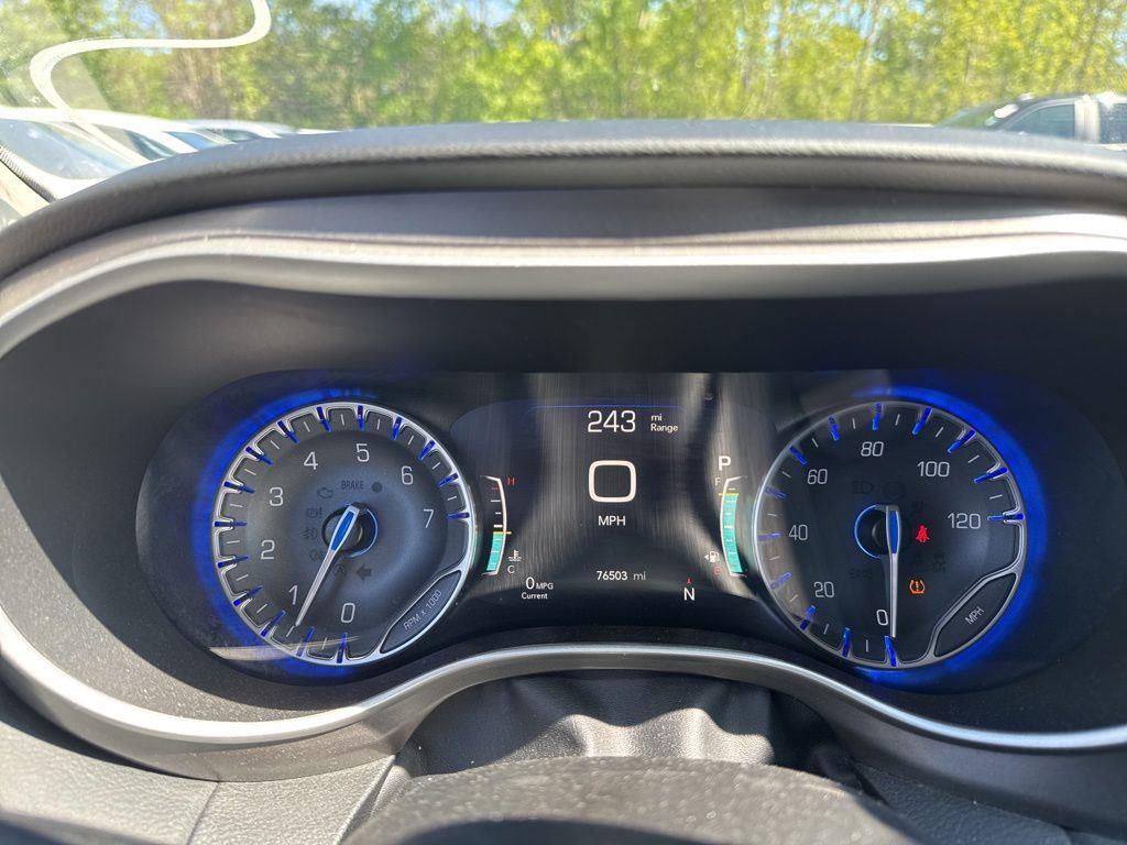 Used 2023 Crystal Metallic Chrysler Touring L image 10