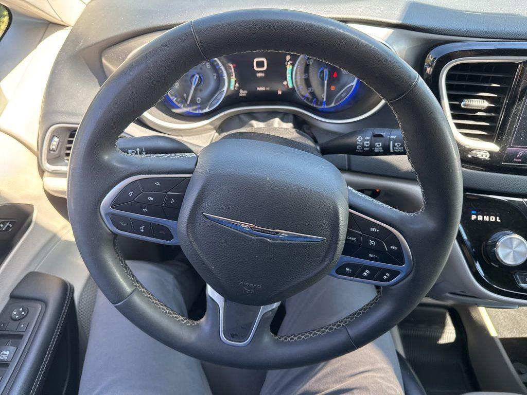 Used 2023 Crystal Metallic Chrysler Touring L image 11