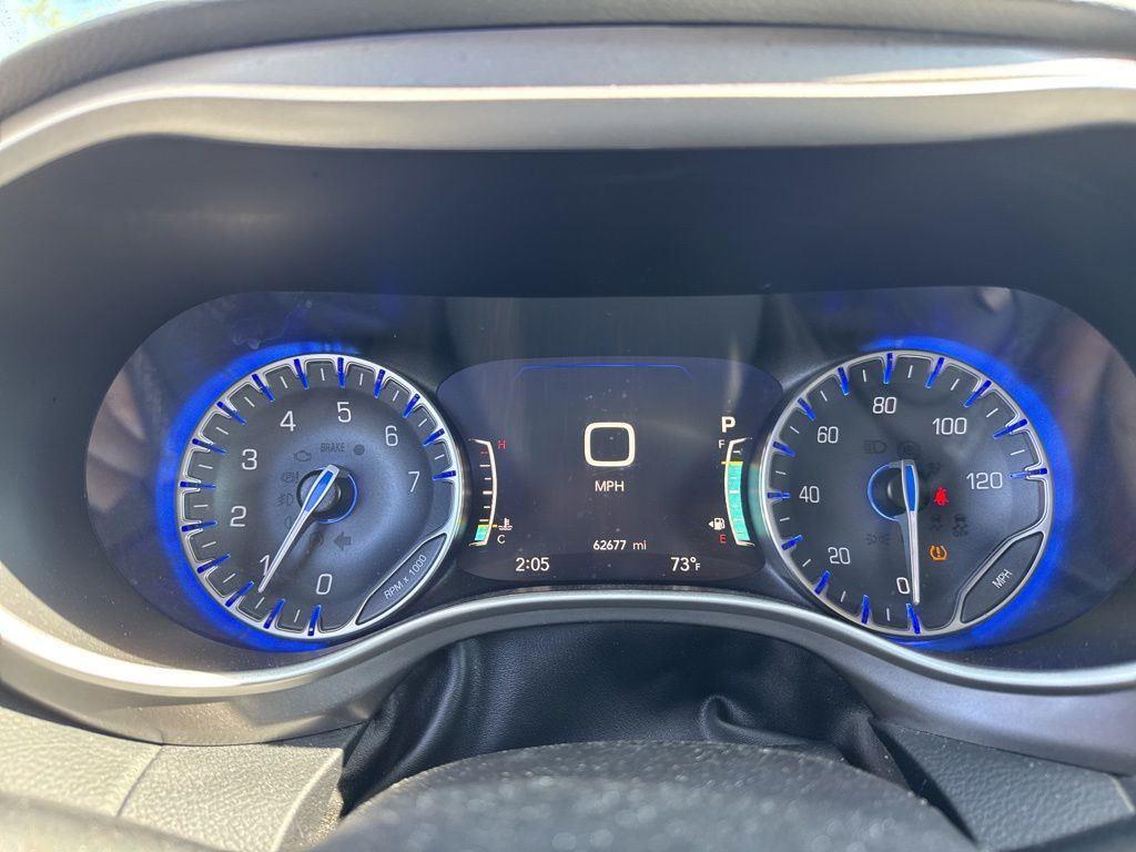 Used 2023 Gray Clearcoat Chrysler Touring L image 3